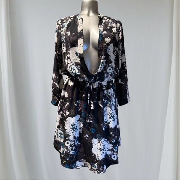 ✅Floral Tunic - Black and White - Picture 6 of 12